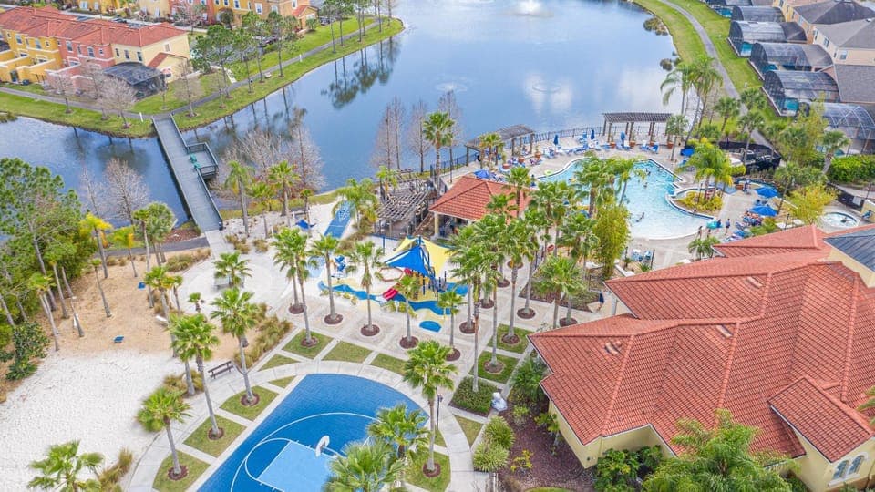 Bird's eye view, Pool view
