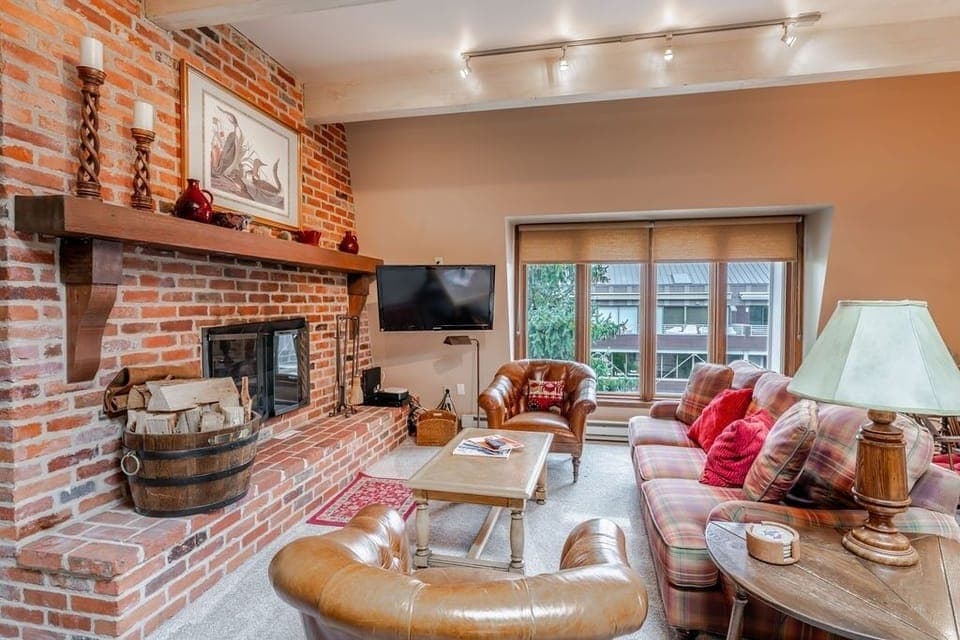 Condo, 2 Bedrooms | Living area