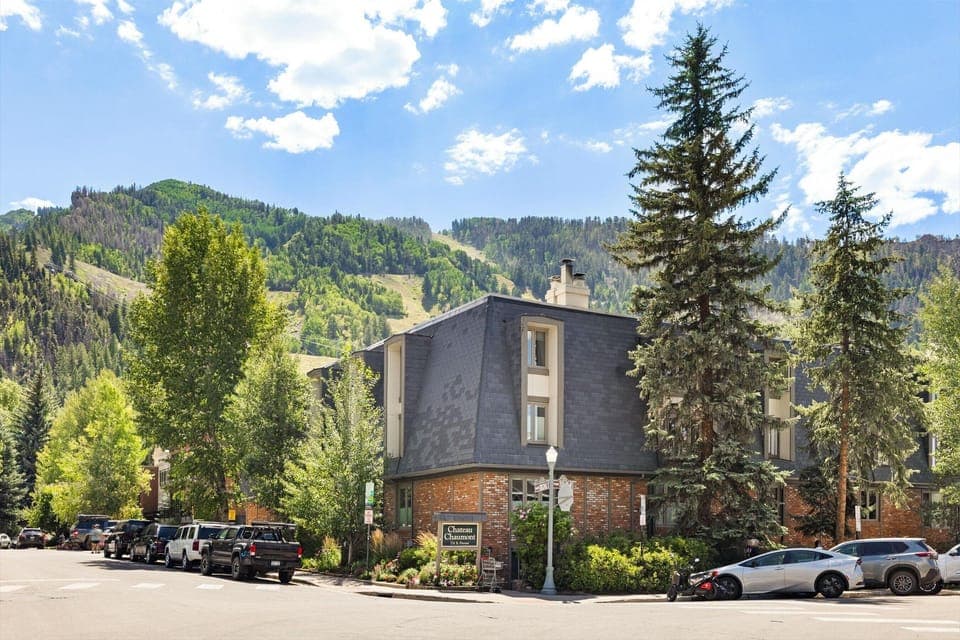Chateau Chaumont beautiful building that is well-positioned in Downtown Aspen next to The W Aspen and The Little Nell, only 1 block to Silver Queen Gondola.