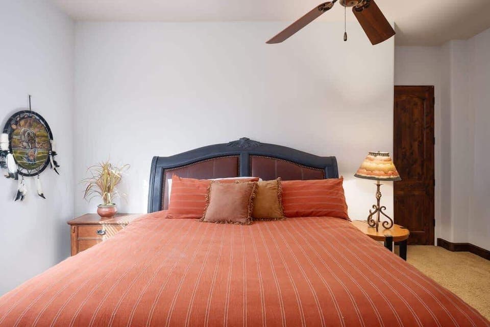 3rd bedroom with Queen bed, smart TV, and en-suite bathroom.
