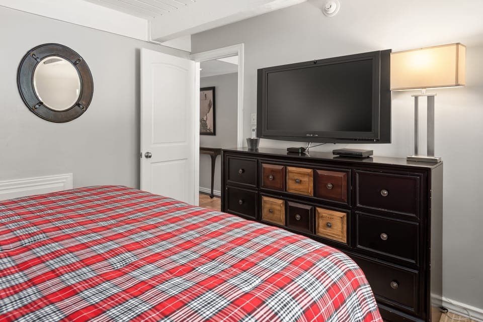 Condo, 2 Bedrooms | 2 bedrooms, laptop workspace, iron/ironing board, WiFi (free)