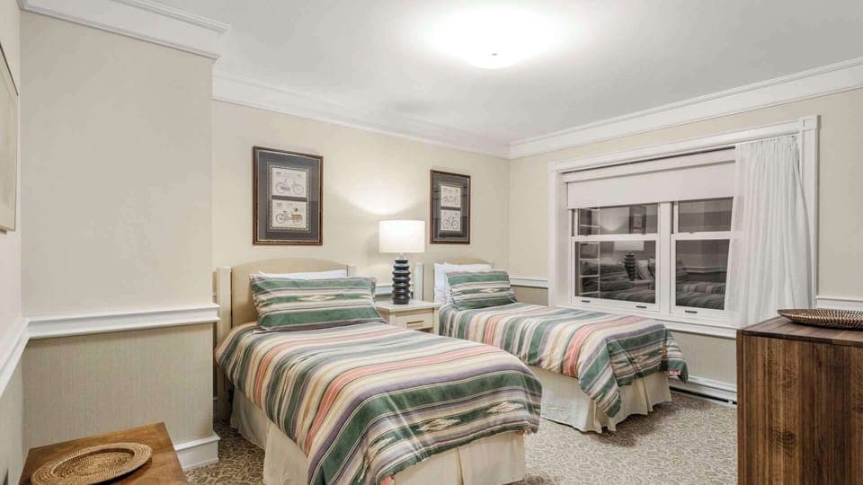 House, Balcony, Mountain View | Iron/ironing board, WiFi (free)