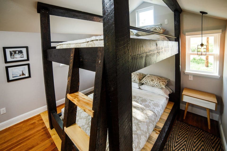 Family Studio Suite, Kitchen, Mountain View (Pet Free) | Soundproofing, iron/ironing board, WiFi (free), bed sheets