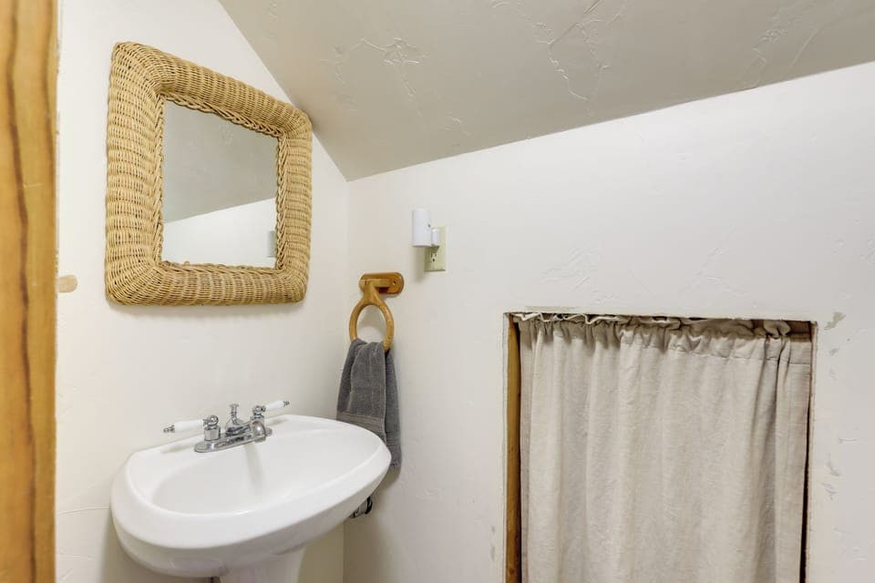 Half Bathroom | 2nd Floor | Complimentary Toiletries
