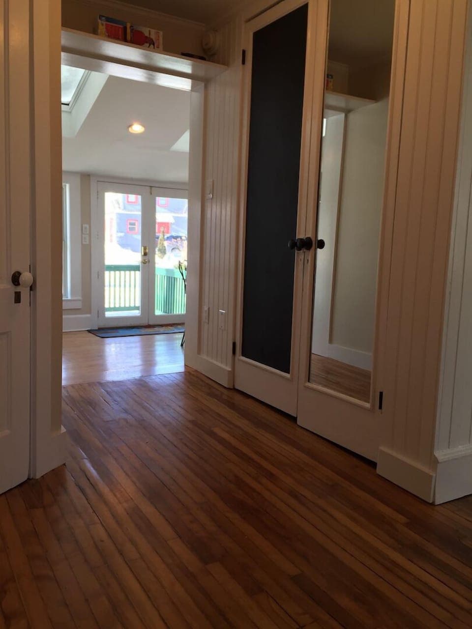 hallway to the kitchen