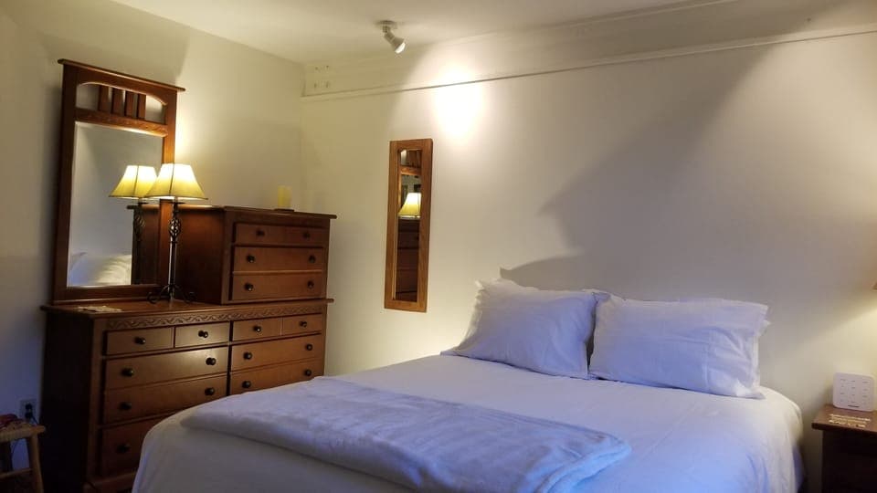 Bedroom 1: queen bed with Winkbed mattress and ceiling fan
