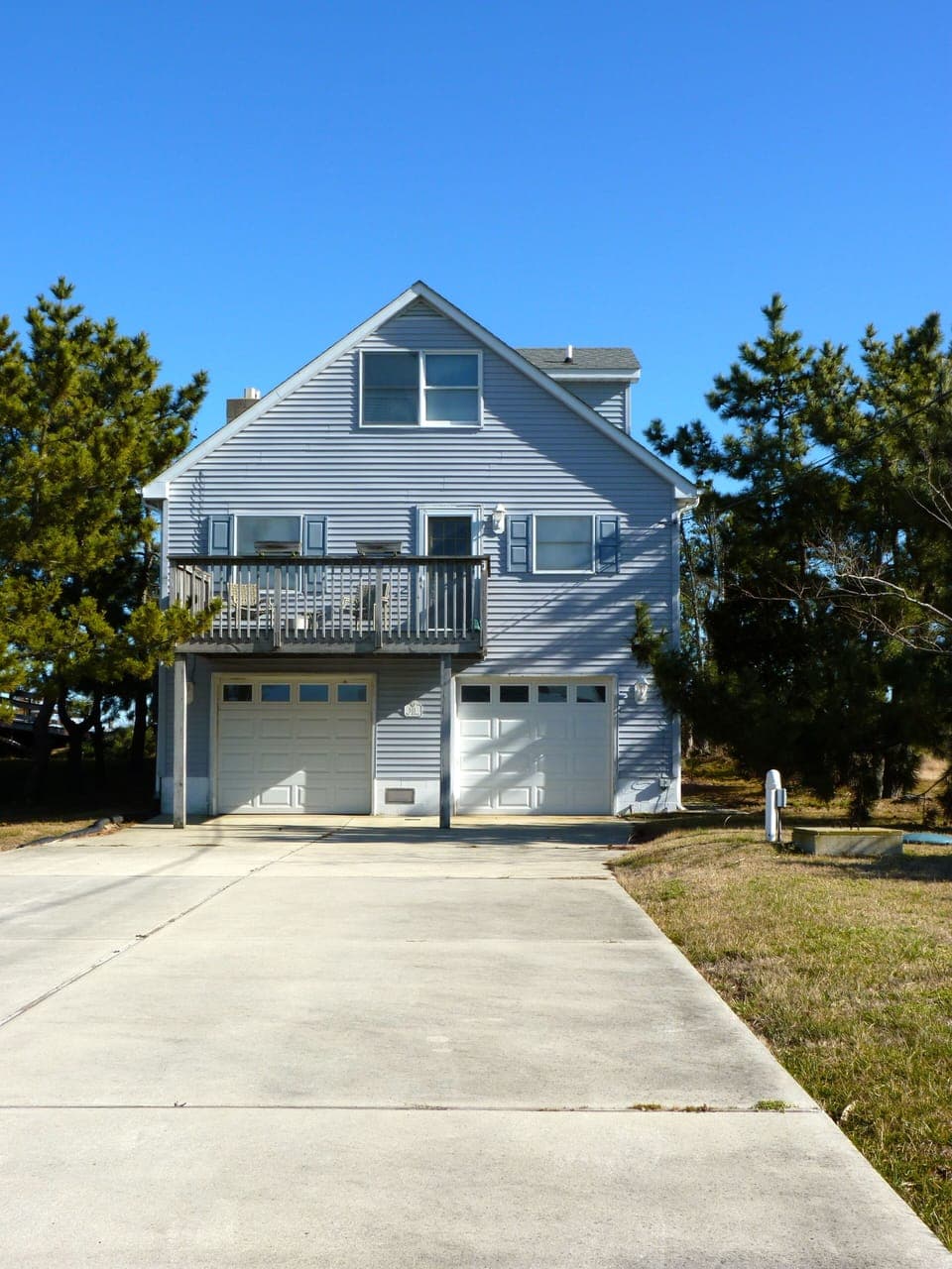 Driveway can accommodate several cars, boat and trailer, bikes or an RV