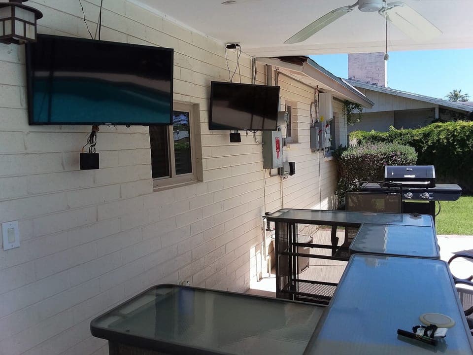 Guests love to watch TV pool-side.