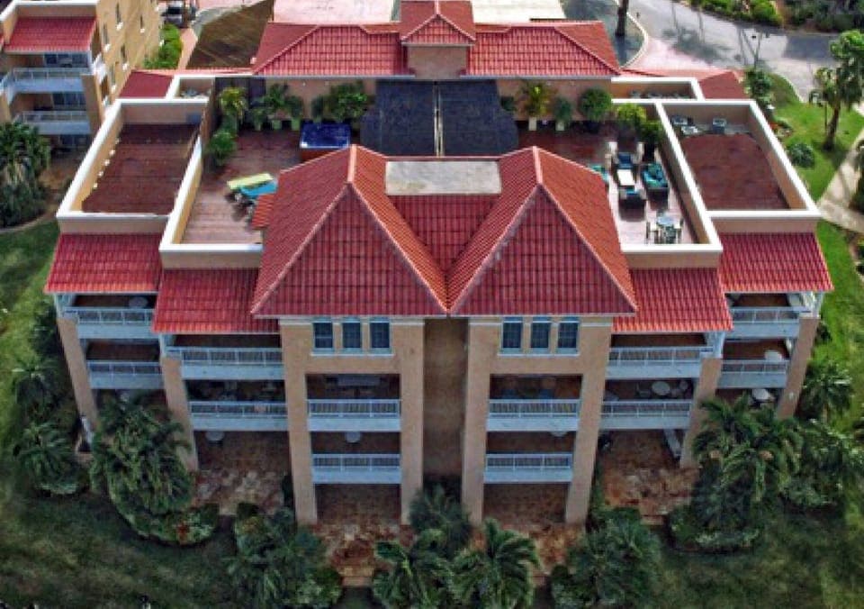 The Penthouse deck is totally private! Your own grill, jacuzzi, swings & more!