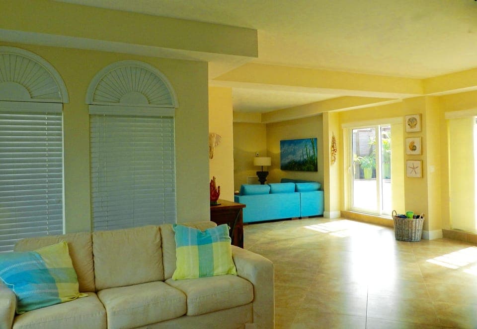2nd Floor w/2 seating areas, separate king bdrm, full bath, bar, access to deck
