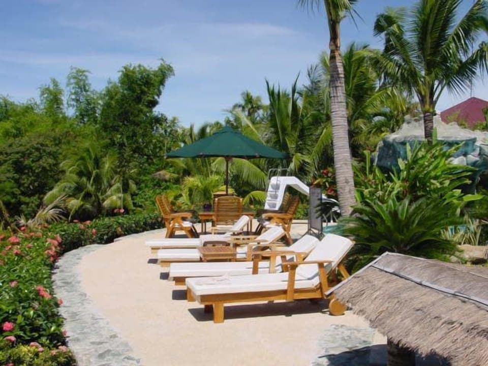Sitting Area by pool