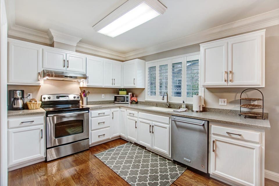 Large Kitchen/New Appliances