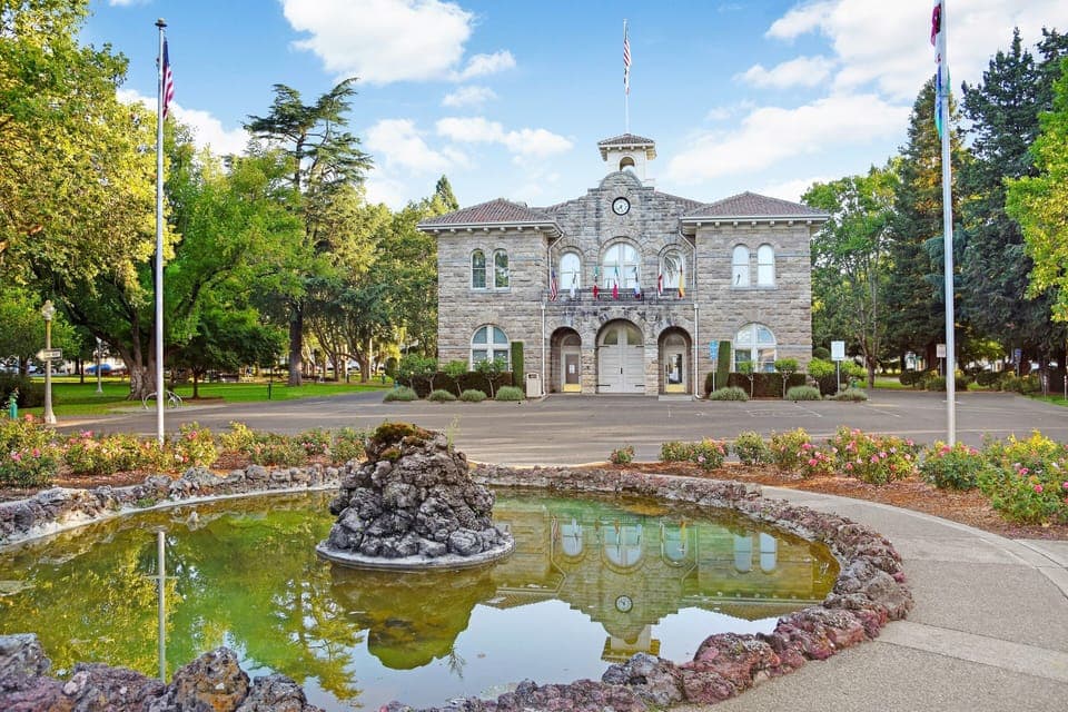 Historic Sonoma Plaza 2.5 miles from property