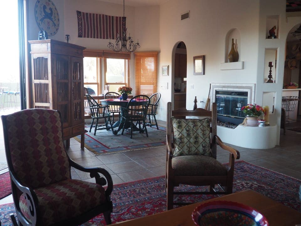 Gas fireplace and eating area! 2022