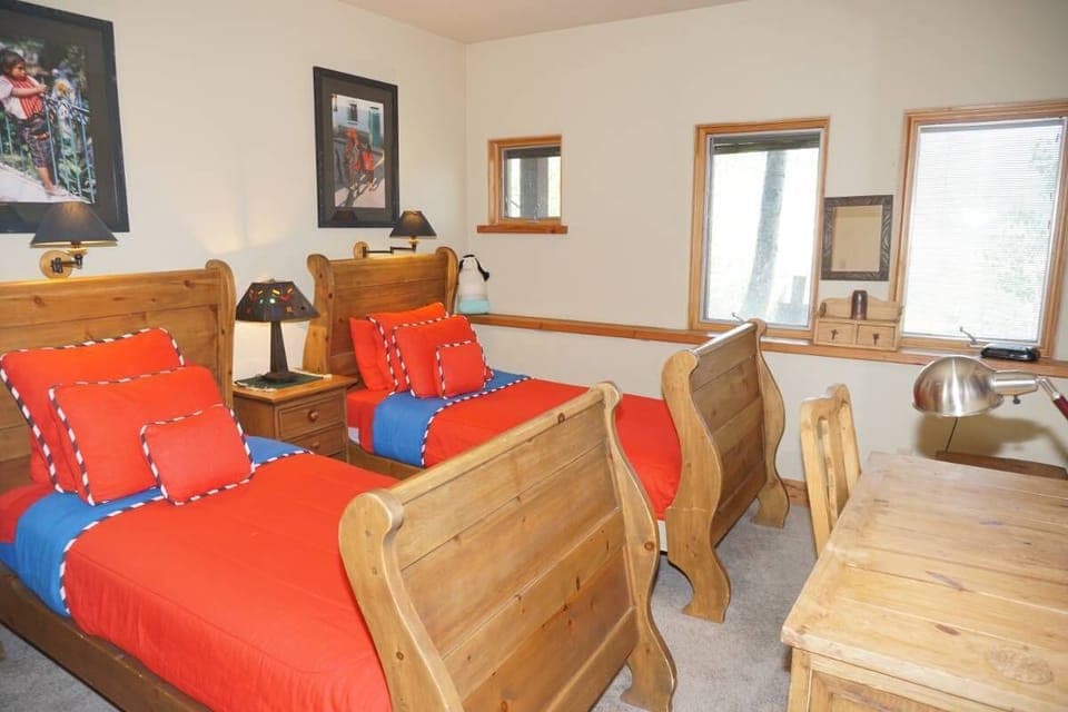 5th Bedrooom with 2 Twins/Shared Bath