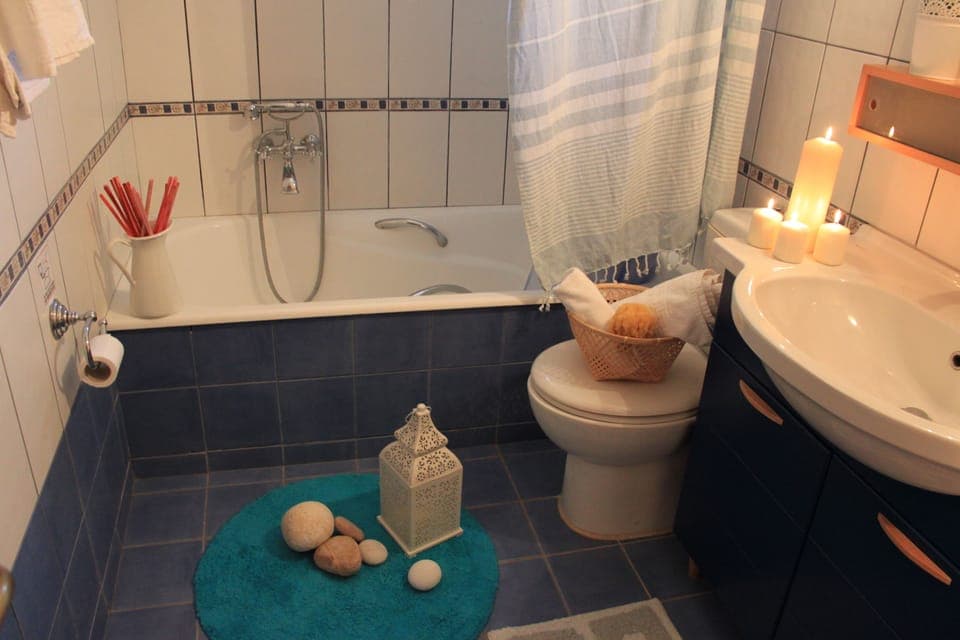Main bathroom