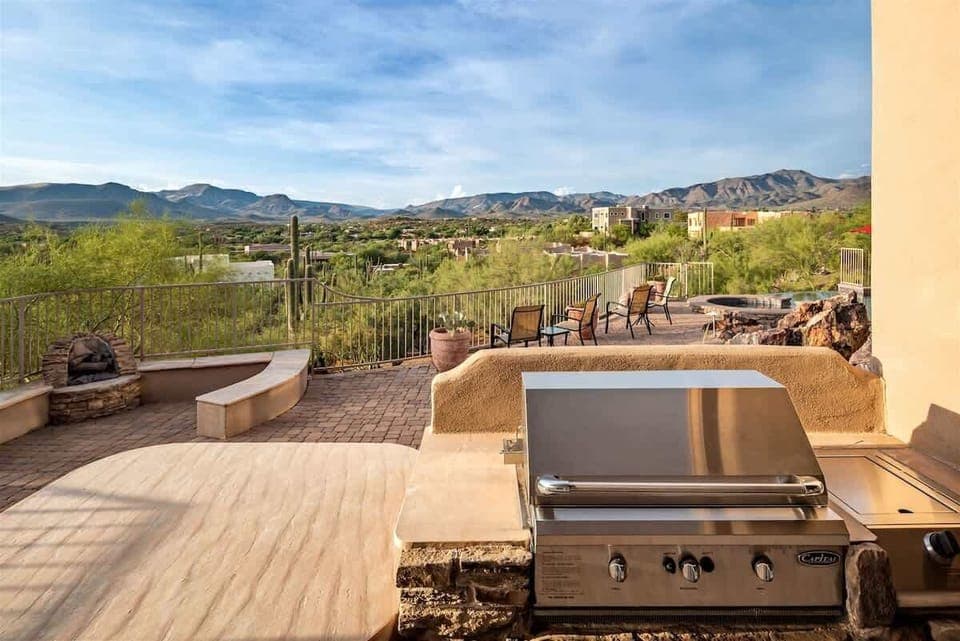 Built-in Barbecue & fire pit